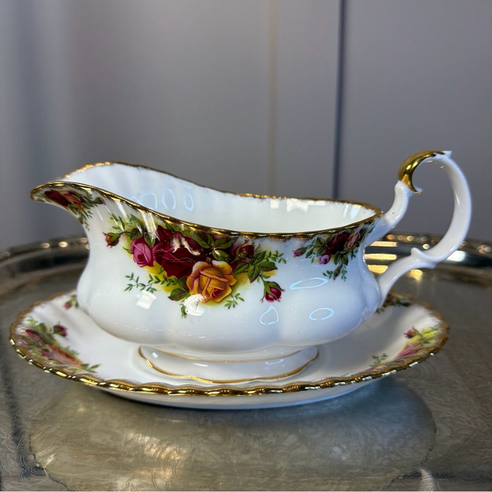 Royal Albert Old Country Roses c.1974-1980 Bone China Gravy Boat